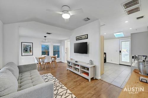 Holly House | Walk to E. Austin Hotspots 2BR 1BA w Parking Dog-Friendly By Austin Vacay