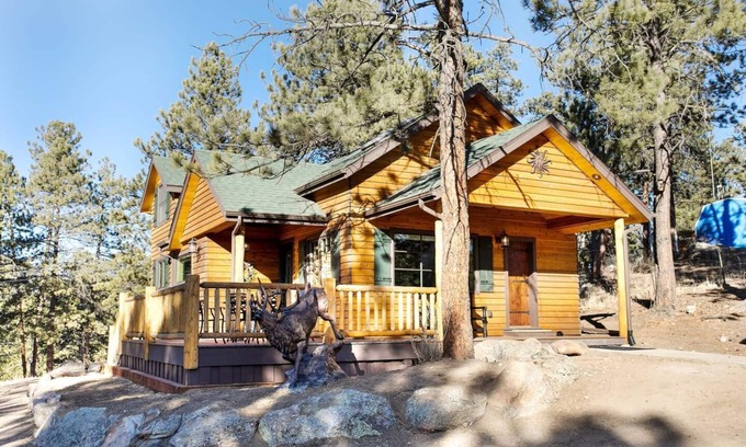 Evergreen Cabin | Walk to Evergreen Lake and downtown