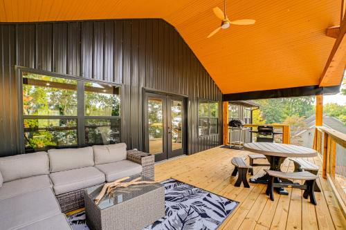 Cadiz House | Walk to Lake Barkley! Family Home with Outdoor Oasis