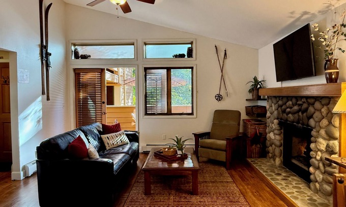 Incline Village Condo | Walk To Lake! Upgraded Sunny, And Quiet Upper McCloud One 1 Bedroom