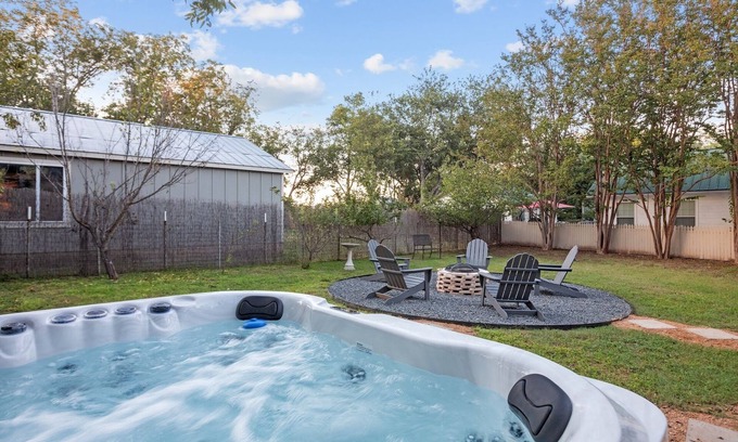 Fredericksburg House | Walk to Main! Hot Tub, Fire Pit, Texas Charm