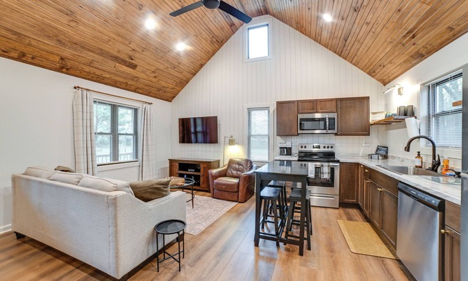 Springville Cabin | Walk to Marina: Springville Cabin w/Fire Pit!