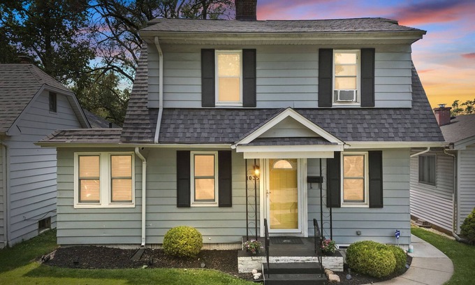 Harters Heights House | Walk to ND and Eddy Street, *ProCleaned *Comfy *Updated