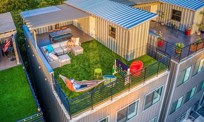 Tobin Hill House | Walk to Pearl & Riverwalk from Stylish Home—Rooftop Views & Movie Nights!