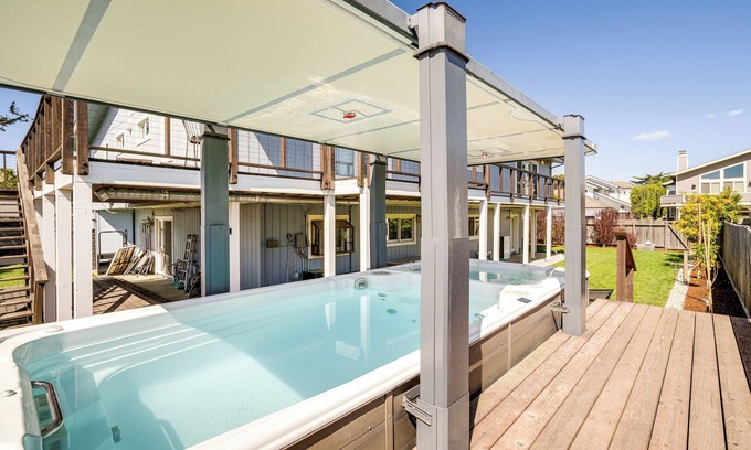 Half Moon Bay Apartment | Walk to Poplar Beach: Cozy Coastal Getaway w/Yard