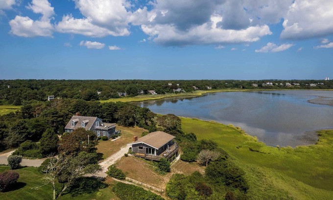 West Chatham House | Walk to Ridgevale Beach!