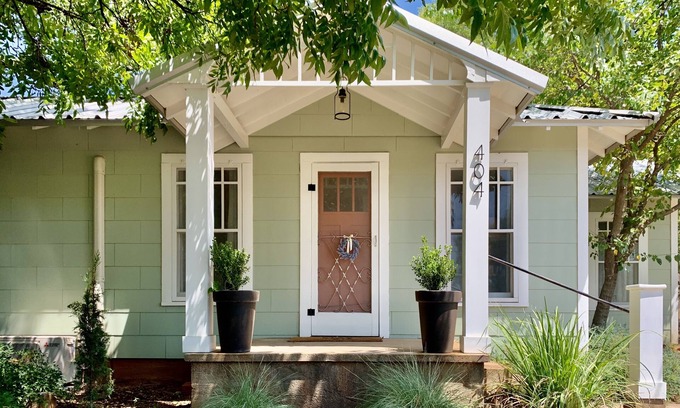 Mason House | Walk to the Square!