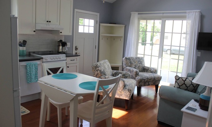 Newport East Apartment | Walk to Two Beaches!