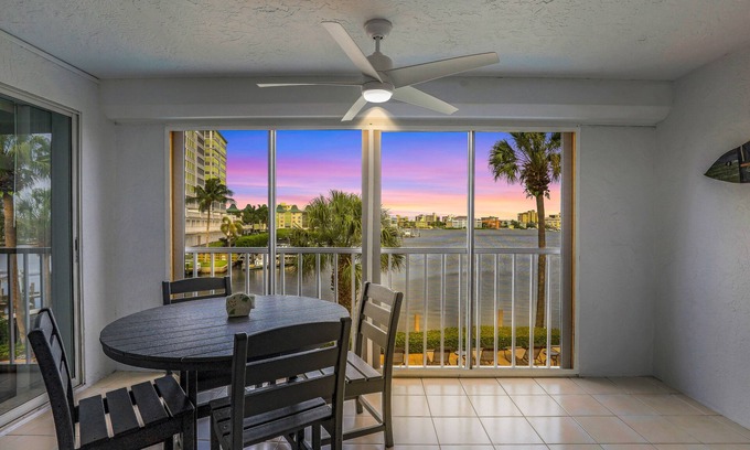 Vanderbilt Beach Condo | Walk to Vanderbilt Beach