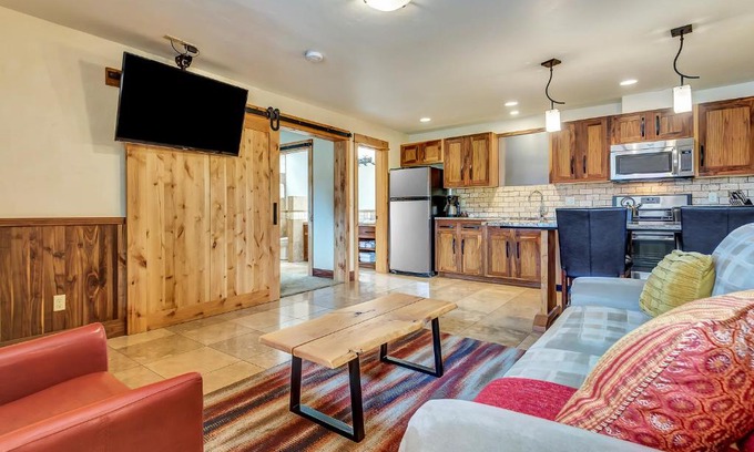 Bend Hotel | Wall Street Suites