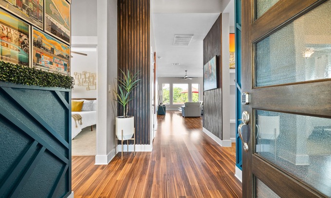 McNeil House | Walnut Creek Poolside Paradise - Near The Domain