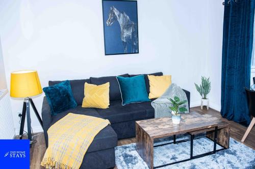 Walsall House | Walsall 3-Beds Sleeps 8 Groups & Contractors