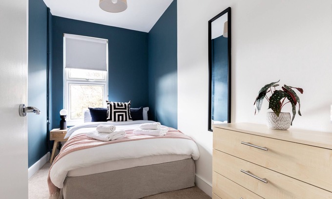 Hoe Street House | Walthamstow Gem: 3BR Urban Haven