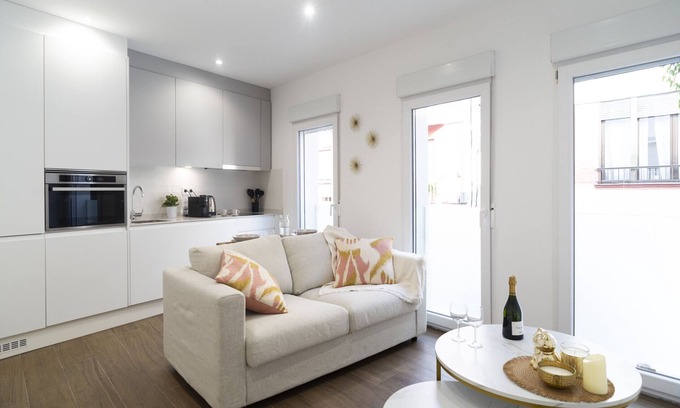 San Diego Apartment | Waou New Numantia III