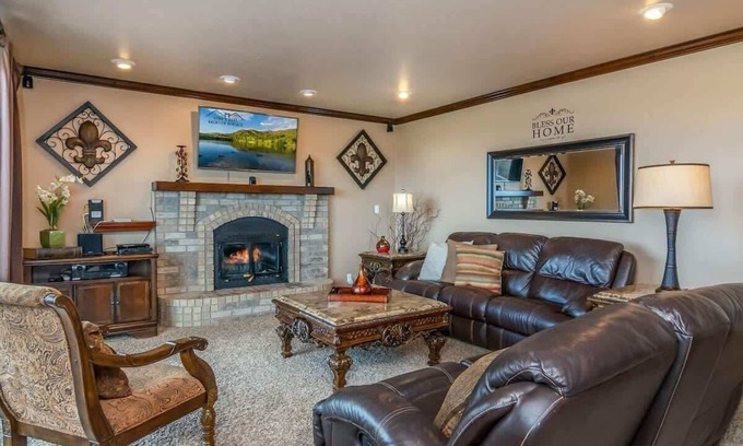 Draper House | Wasatch Retreat * Hot Tub * Billiards * Huge Deck