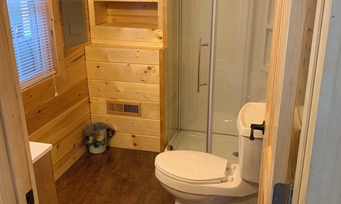Draper Apartment | Water front Cozy studio with WiFi and AC in charming Draper
