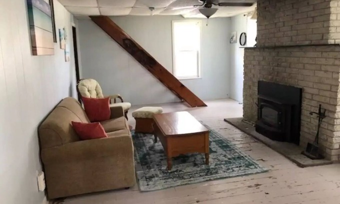 Harbor Beach House | Water House- Walking distance to beach/piers/bars