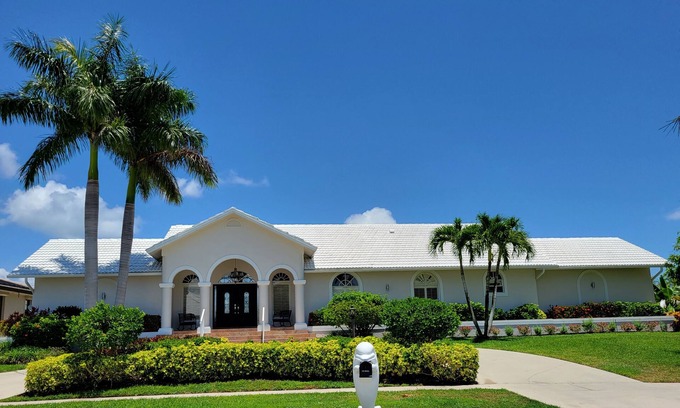 Marco Island House | Waterfront, 3 blocks to Tigertail Beach, Heated Pool.