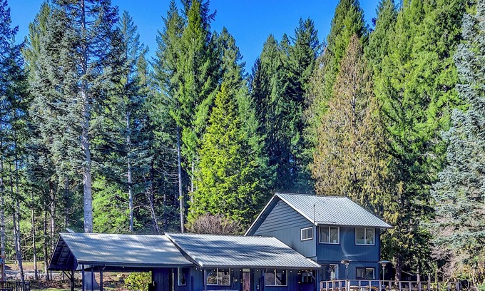 Packwood Cabin | Waterfront Cabin at White Pass, Mt. Rainier