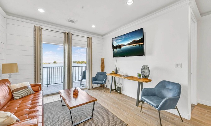 Seven Coves Condo | Waterfront Condo near Festival with Pool, Boat Access, Tennis Courts & Fully Equipped Kitchen