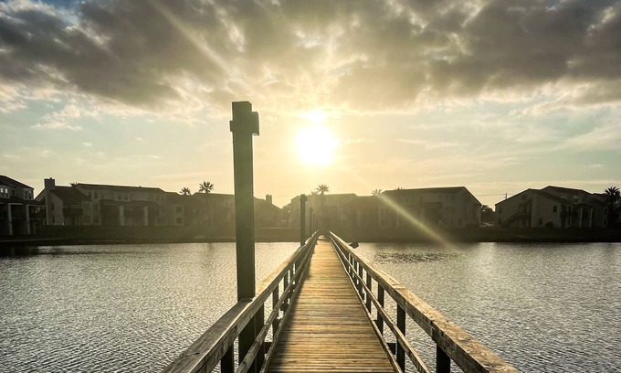 Harbor Oaks Condo | Waterfront condo with bay view, outdoor pool, tennis, dock, balcony, W/D, & AC