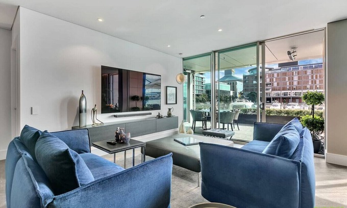 Auckland Central Business District Apartment | Waterfront Glamour