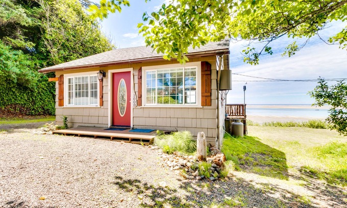 Happy Camp Hideaway Cabin | Waterfront home on Netarts Bay- beautiful views, dog-friendly, near attractions