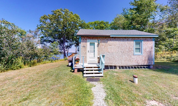 Cushing Cottage | Waterfront home on St. George River with private beach & deck - near festivals