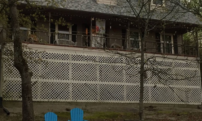 Eufaula House | WATERFRONT home - Paved roads ! 4 bed, 3.5 bath Home. Private two slip dock