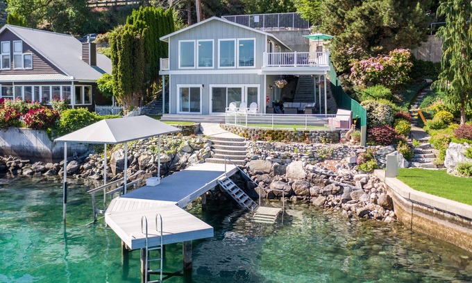 Chelan House | WATERFRONT HOME WITH PRIVATE DOCK AND BOAT LIFTnSTR # 00536