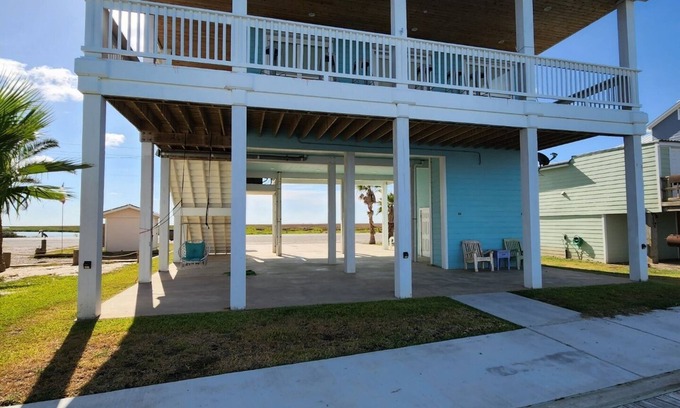 Elmaton House | Waterfront Home with Spectacular Views and Minutes from the Beach
