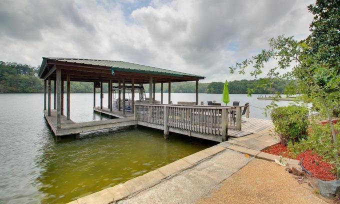 Mid America House | Waterfront Hot Springs Home 19 Mi to Natl Park!