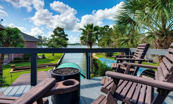 Walden on Lake Conroe House | Waterfront Lake Conroe Home w/Pool Access!
