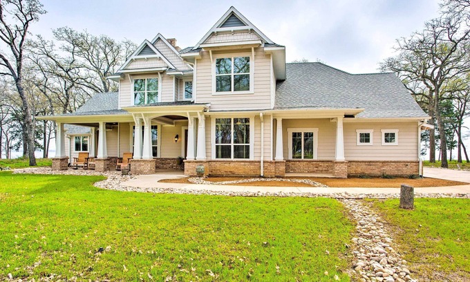 Quinlan House | Waterfront Lake Tawakoni Home w/Fire Pit!