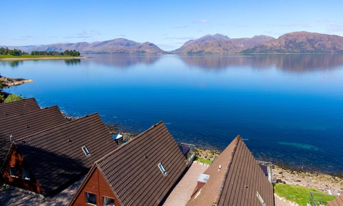 Kentallen Cottage | Waterfront Lodge 2 with Hot Tub - sleeps 5 guests in 2 bedrooms