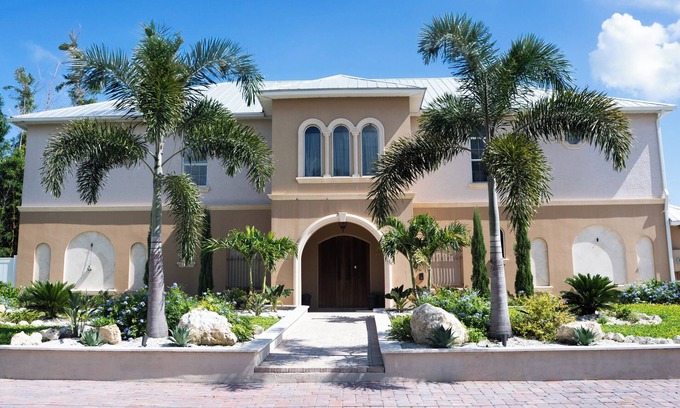 Palmetto House | Waterfront Luxury in Terra Ceia – 3 BR, 3.5 Bath - Pool, Fire Pit, Dock, & Gym!