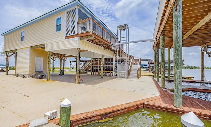 Chauvin Cabin | Waterfront Retreat w/Dock, Deck, & Ice Machine – Fish & Relax!