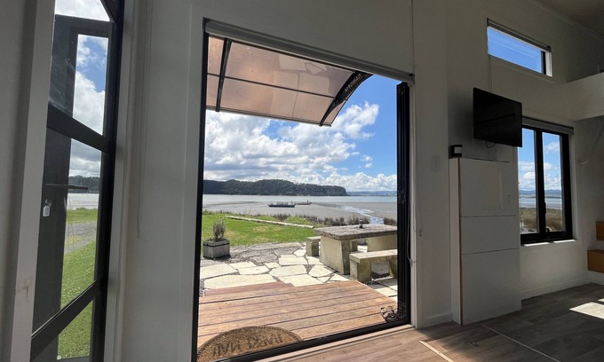 Kawhia Cottage | Waterfront Tiny House on Kawhia Harbour.
