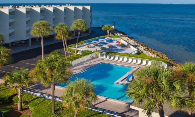 Rocky Point Condo | ❤Waterfront View, Amazing Sunsets, Heated Pool 3mins to Airport ☀🐬🏖
