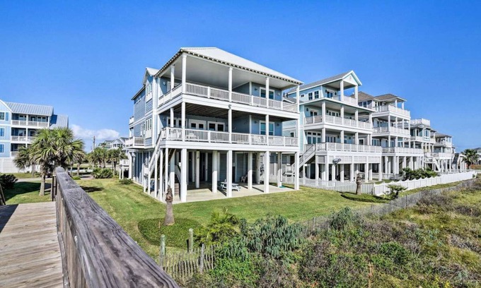 Red Fish Cove House | Waterhouse at Pointe West Residence I, Luxury Beach Front with Ocean Viewsnn