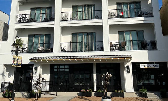 Old Town House | Waters Edge Retreat. 118 North Beach Boulevard. Unit 301 bay St. Louis 39521