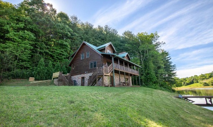 Jefferson House | Waters Edge Retreat