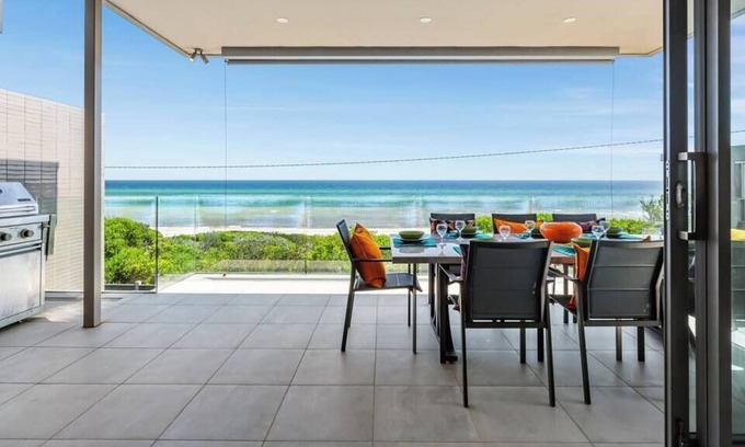 Edithvale House | Waters Edge Retreat - water views on the beach