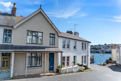 Flushing House | Waterside house with sea views