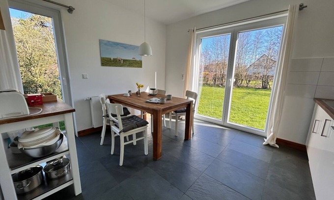 Nordseebad Burhave Apartment | Wattkante Burhave, Apartment Ebbe & Flut: Danish stove, 70 sqm, near the beach