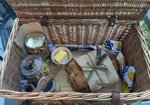 Amberley House | Wattle Creek Studio with Breakfast Basket