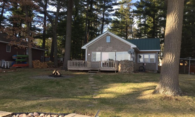 King Cabin | Waupaca Chain - Taylor Lake