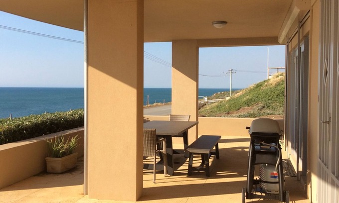 Falcon Apartment | Waves on Falcon - Ocean view Apartment