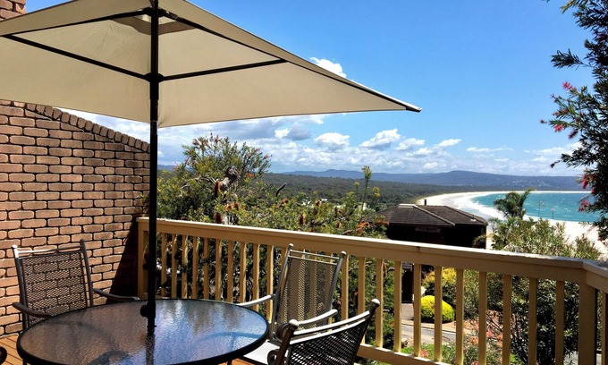 Pambula Beach House | Waves on Winnunga