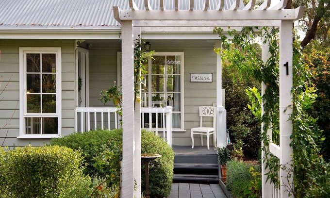 Hepburn Springs Apartment | Websters-Spa bath, gas log fire set amongst native bush land